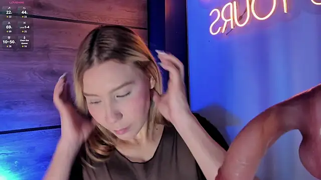 Snapshot of alyamonroe chatting on November 21, 2025, 10:36 am alyamonroe online show from November 21, 2025, 10:36 am