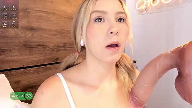 Snapshot of alyamonroe chatting on October 23, 2025, 10:47 am alyamonroe online show from October 23, 2025, 10:47 am