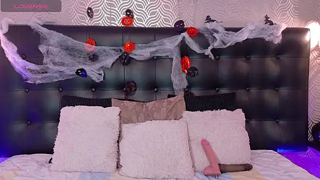 NaiaraMasson  online show from October 27, 2025, 12:28 pm