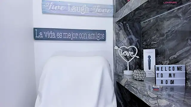 Snapshot of foxy_zoe chatting on October 29, 2025, 6:18 pm foxy zoe online show from October 29, 2025, 6:18 pm