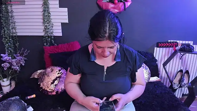 Snapshot of kinky_momm chatting on July 10, 2026, 3:12 pm kinky momm online show from July 10, 2026, 3:12 pm
