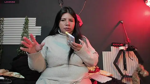 Snapshot of kinky_momm chatting on July 31, 2026, 5:21 pm kinky momm online show from July 31, 2026, 5:21 pm