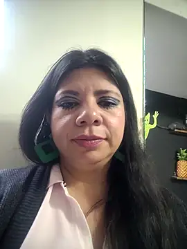 kinky momm online show from October 23, 2025, 1:43 pm