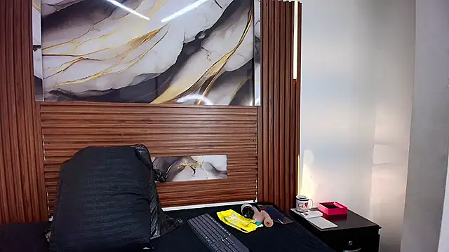 Snapshot of Evelin_thompsson chatting on October 18, 2025, 3:08 am Evelin thompsson online show from October 18, 2025, 3:08 am