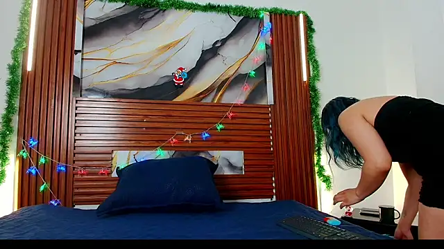 Snapshot of Evelin_thompsson chatting on December 14, 2025, 3:13 am Evelin thompsson online show from December 14, 2025, 3:13 am