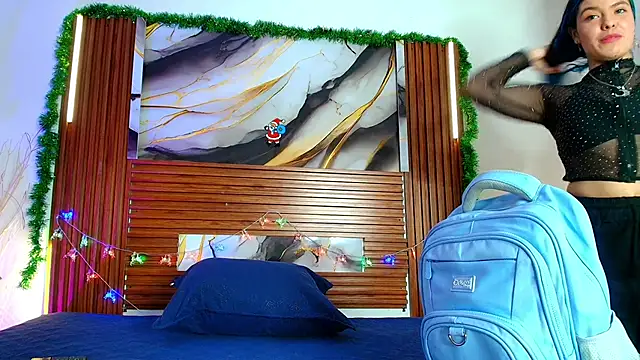 Snapshot of Evelin_thompsson chatting on December 3, 2025, 3:07 am Evelin thompsson online show from December 3, 2025, 3:07 am