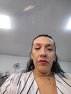 Snapshot of Shantey_Laurent chatting on August 1, 2026, 2:37 pm Shantey Laurent online show from August 1, 2026, 2:37 pm