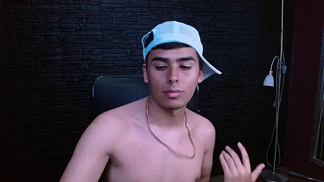 Snapshot of Matthewlodge chatting on December 15, 2025, 4:57 pm Matthewlodge online show from December 15, 2025, 4:57 pm