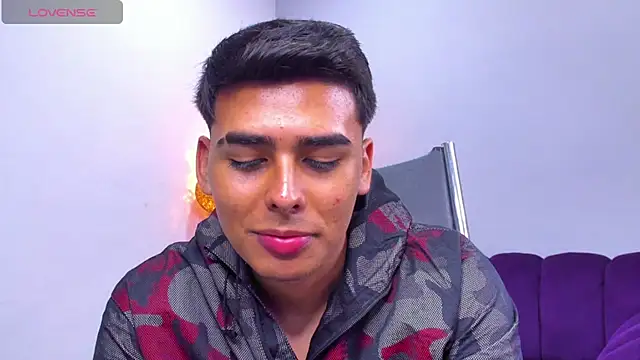 Snapshot of Matthewlodge chatting on November 28, 2025, 5:07 am Matthewlodge online show from November 28, 2025, 5:07 am