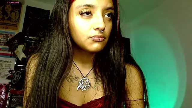 carolinerue online show from April 30, 2026, 8:32 am