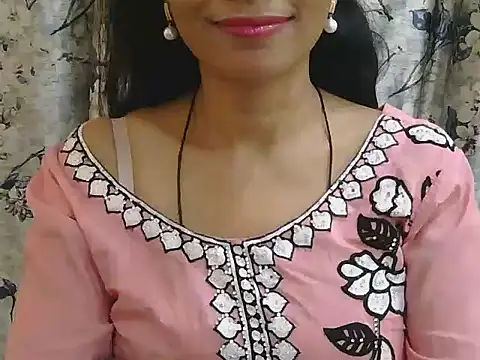 MISS SOMIYA online show from August 3, 2026, 3:29 pm