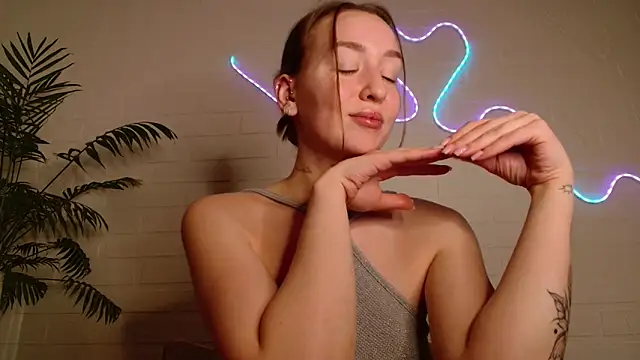 WhitePrincessLuna online show from February 1, 2026, 2:59 pm