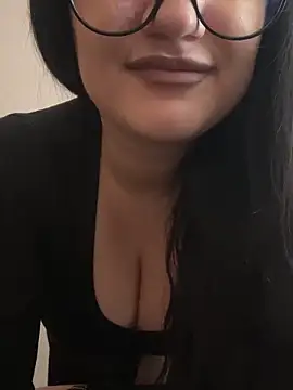 Snapshot of Molly-molly- chatting on October 10, 2025, 7:42 am Molly-molly- online show from October 10, 2025, 7:42 am