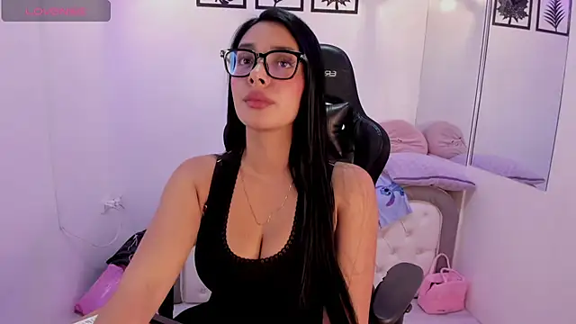 kendall  smiith  online show from September 15, 2025, 1:55 pm