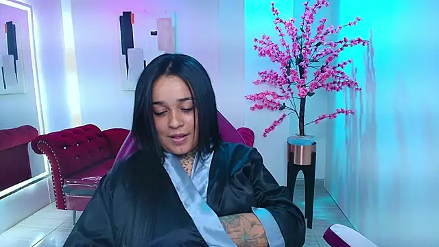 Black roseee online show from December 5, 2025, 8:57 am