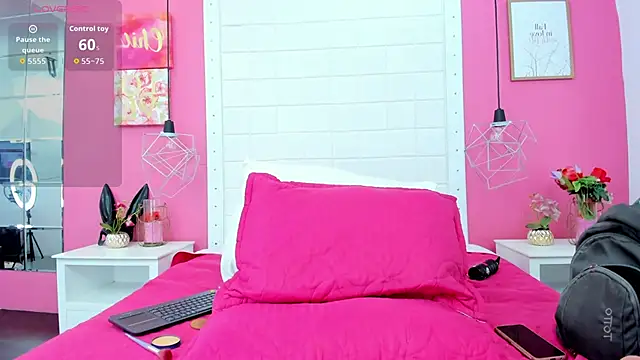 Snapshot of TransDoll09 chatting on October 8, 2025, 6:08 pm TransDoll09 online show from October 8, 2025, 6:08 pm