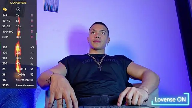 adriel escalante online show from June 7, 2026, 2:39 am