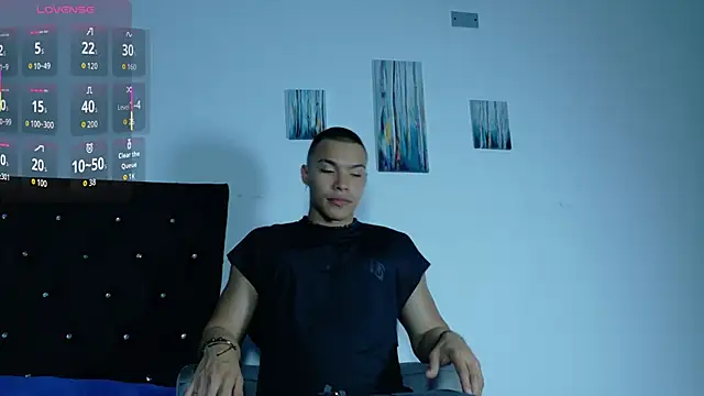 adriel escalante online show from April 24, 2026, 2:02 am
