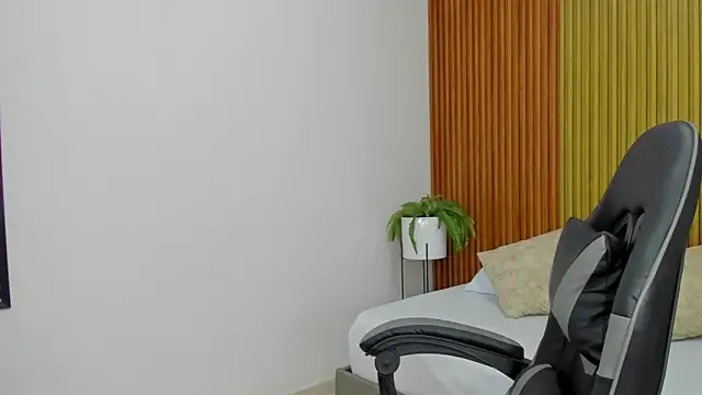 Snapshot of gisella15_ chatting on November 3, 2025, 7:28 pm gisella15  online show from November 3, 2025, 7:28 pm