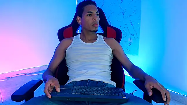 Snapshot of lorian_vikel chatting on October 27, 2025, 9:38 pm lorian vikel online show from October 27, 2025, 9:38 pm