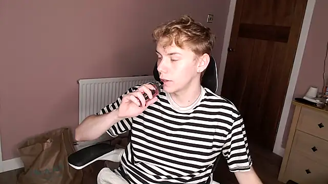 scottishtwink01 online show from September 19, 2025, 5:17 pm