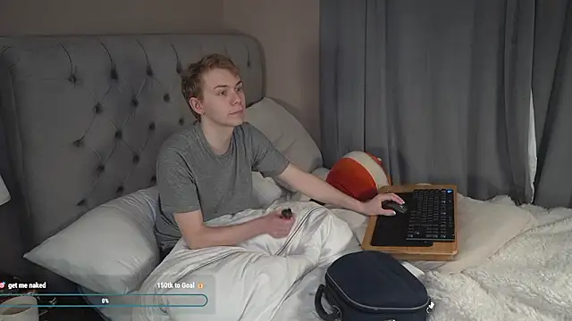 scottishtwink01 online show from March 18, 2026, 10:43 pm