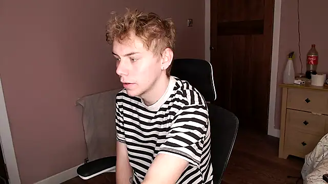 scottishtwink01 online show from September 18, 2025, 2:31 pm