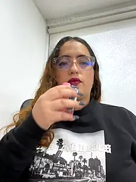 Snapshot of SussanMillerr_ chatting on September 27, 2025, 9:32 pm SussanMillerr online show from September 27, 2025, 9:32 pm
