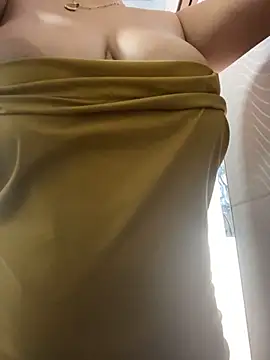 Snapshot of rhizanthella_ chatting on October 23, 2025, 7:56 pm rhizanthella online show from October 23, 2025, 7:56 pm