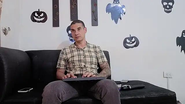 kloe-robert online show from October 29, 2025, 5:45 pm