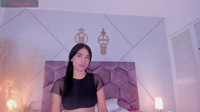 nicol giraldoo online show from May 8, 2026, 3:32 am