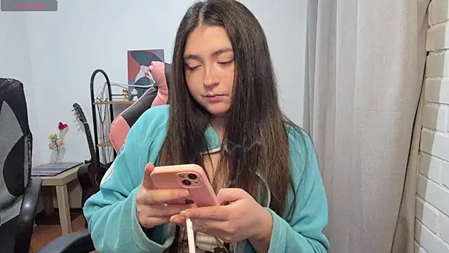 Snapshot of valentinauwu chatting on May 2, 2026, 2:17 am valentinauwu online show from May 2, 2026, 2:17 am