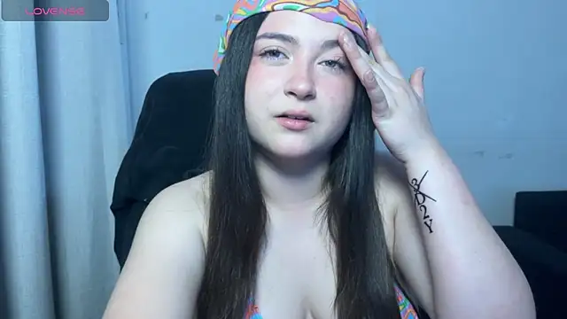 valentinauwu online show from November 23, 2025, 12:20 am