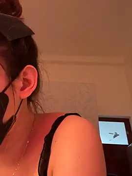 vy nguyen99 online show from September 16, 2025, 6:03 am