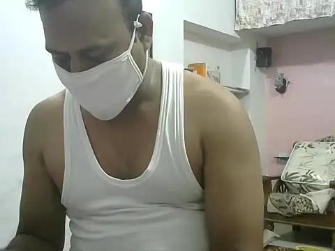 Snapshot of Famit025 chatting on April 13, 2026, 6:56 pm Famit025 online show from April 13, 2026, 6:56 pm