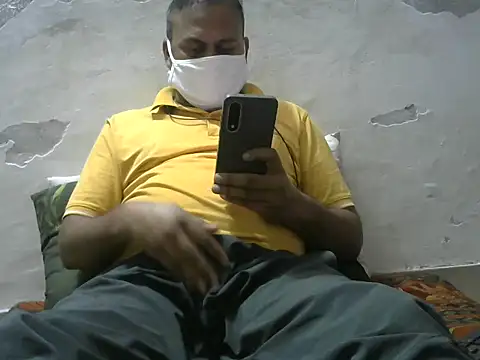 Snapshot of Famit025 chatting on February 20, 2026, 6:10 pm Famit025 online show from February 20, 2026, 6:10 pm