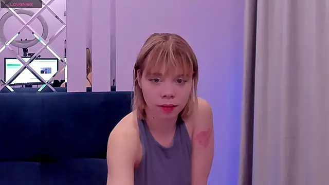 KittyGolden online show from September 24, 2025, 5:47 am