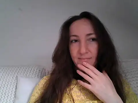 Valessya online show from May 5, 2026, 2:42 pm