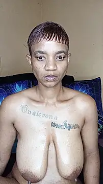 JANIELEE online show from November 14, 2025, 8:45 pm