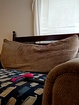 Snapshot of LuvTune chatting on April 10, 2026, 7:54 pm LuvTune online show from April 10, 2026, 7:54 pm