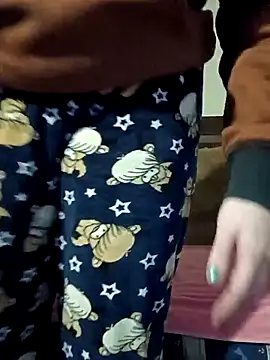 Snapshot of LuvTune chatting on April 1, 2026, 10:16 am LuvTune online show from April 1, 2026, 10:16 am