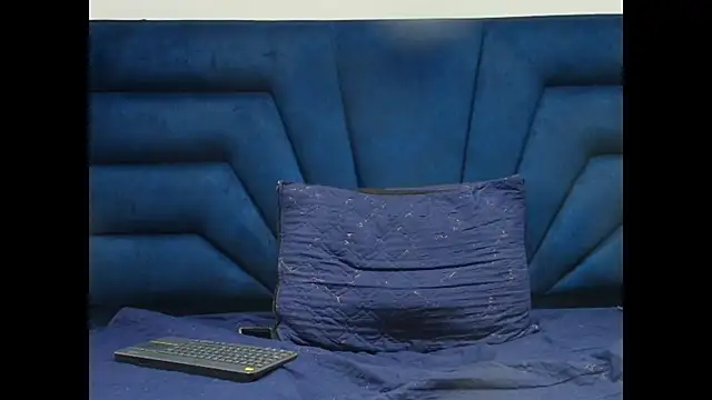 Snapshot of Angell_cooper chatting on May 26, 2026, 1:53 pm Angell cooper online show from May 26, 2026, 1:53 pm
