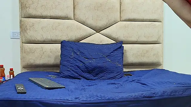 Snapshot of Angell_cooper chatting on December 4, 2025, 12:37 pm Angell cooper online show from December 4, 2025, 12:37 pm