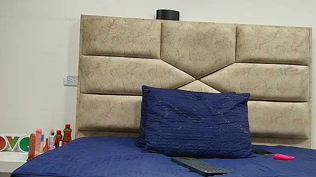 Snapshot of Angell_cooper chatting on December 3, 2025, 12:04 pm Angell cooper online show from December 3, 2025, 12:04 pm