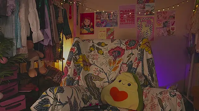 Charming winky online show from November 14, 2025, 3:05 pm