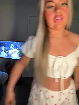 EmilyKingg online show from October 8, 2025, 5:57 pm