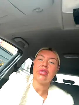 EmilyKingg online show from October 6, 2025, 9:21 am