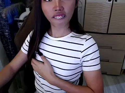 cutie milker online show from February 18, 2026, 4:21 am