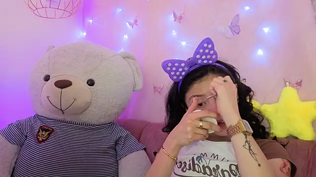 april bennett online show from December 19, 2025, 12:29 pm