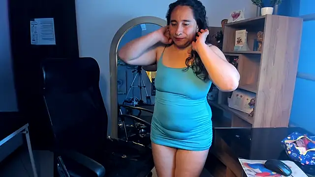 Snapshot of LeilaSmith_ chatting on June 2, 2026, 11:43 am LeilaSmith online show from June 2, 2026, 11:43 am